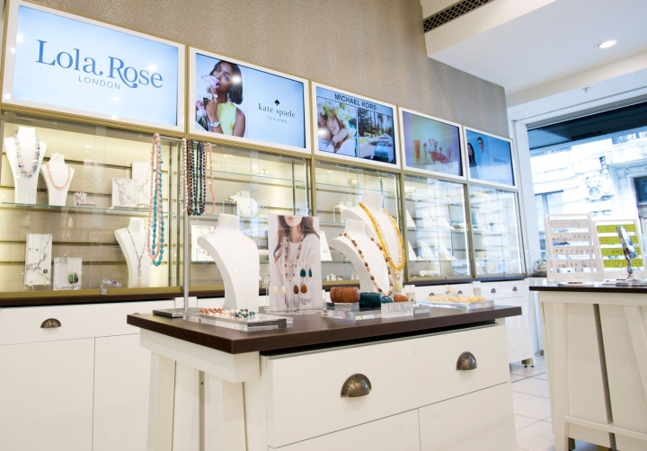 20_Fossil-Jewellery-store-by-Global-Display-London-UK-02.jpg