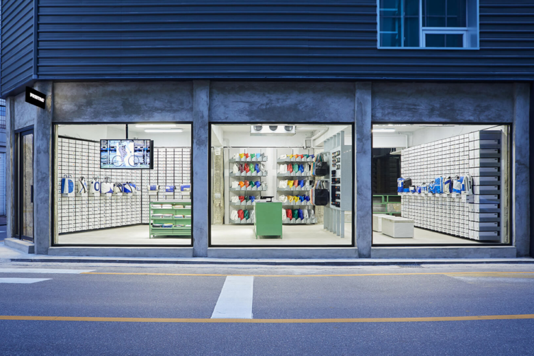 9_Freitag-store-by-Torafu-Architects-01-780x520.png