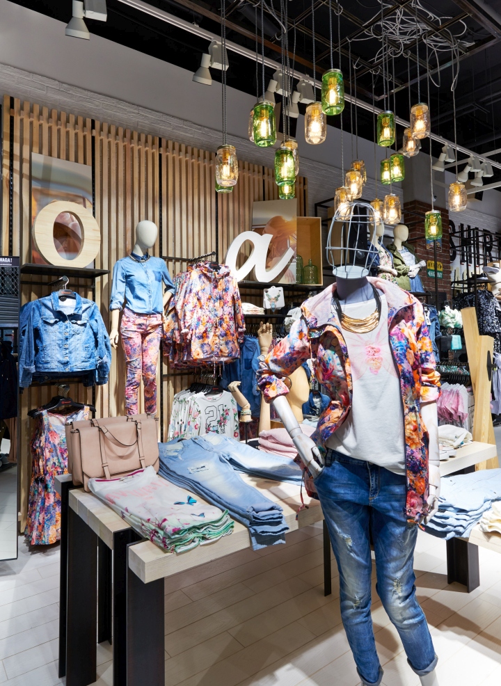 22_House-Store-Warsaw-Poland-06.jpg