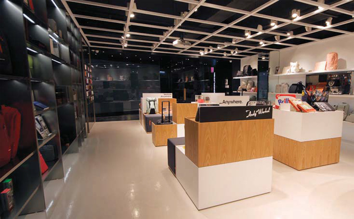 20_Incase-flagship-store-Seoul-04.jpg