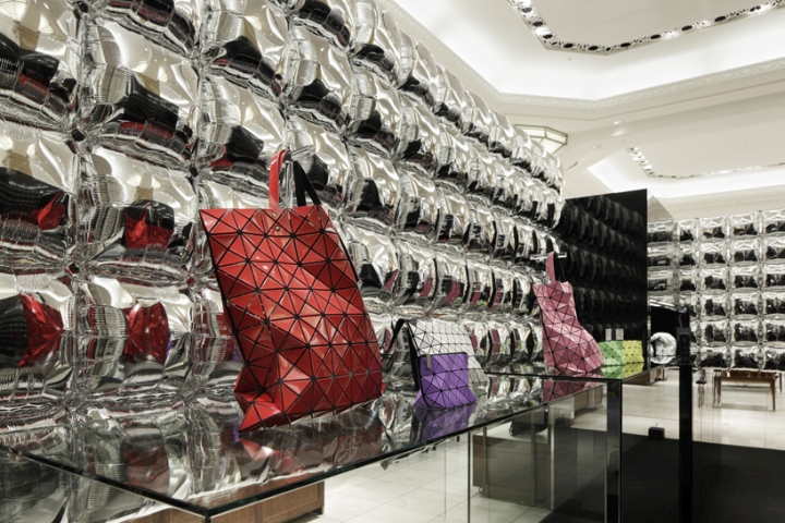 24_Issey-Miyake-Popup-Store-by-Moment-Design-Tokyo-Japan-06.jpg