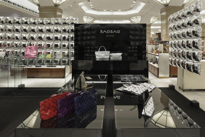 9_Issey-Miyake-Popup-Store-by-Moment-Design-Tokyo-Japan.jpg