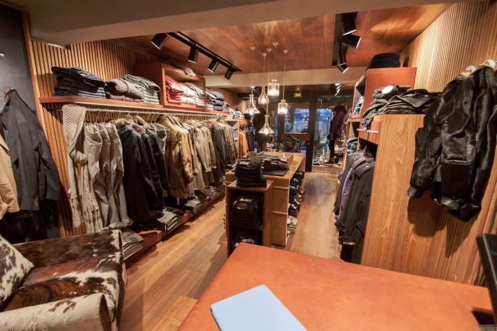 21_Jacob-Cohen-flagship-store-by-Area-17-Courchevel-France-06.jpg