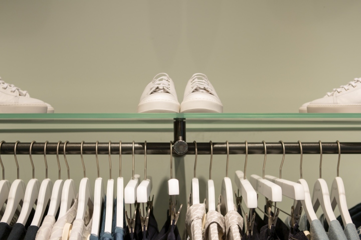 29_Jigsaw-Westfield-Store-by-Checkland-Kindleysides-London-UK-11.jpg