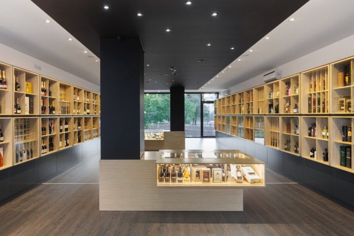 0_Congresso-das-Garrafas-wine-store-by-Tiago-do-Vale-Arquitectos-Braga-Portugal-720x480.jpg