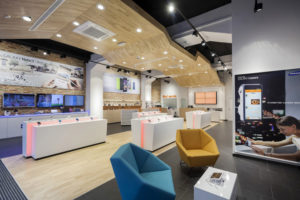 0_Smartphone-concept-store-by-brigada-300x200.jpg