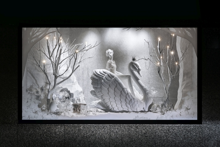 12_The-Christmas-Story-Windows-by-Emma-Roach-Seoul-South-Korea-02.jpg
