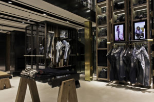 8_Meltin-Pot-denim-flagship-store-Riccione-300x200.jpg