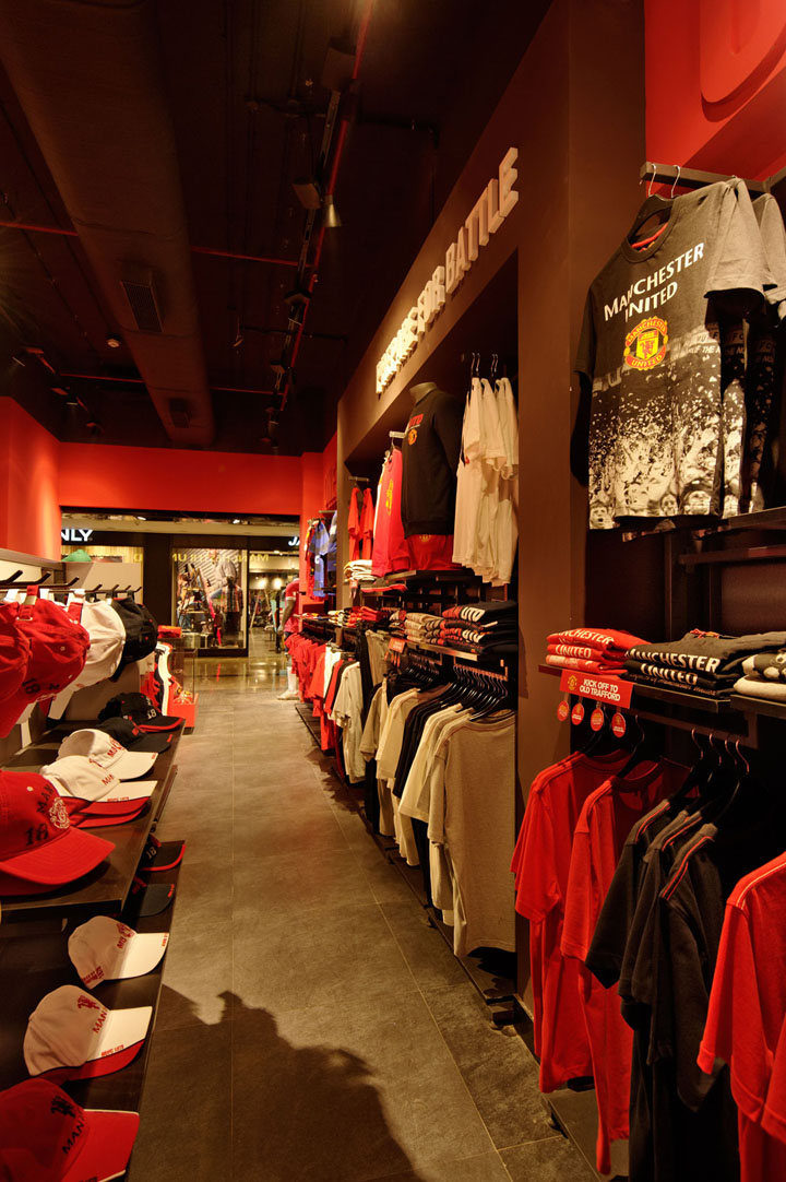16_Manchester-United-store-Mumbai-04.jpg