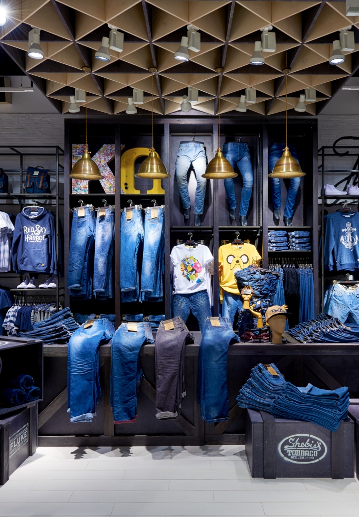 20_House-Store-Warsaw-Poland-08.jpg