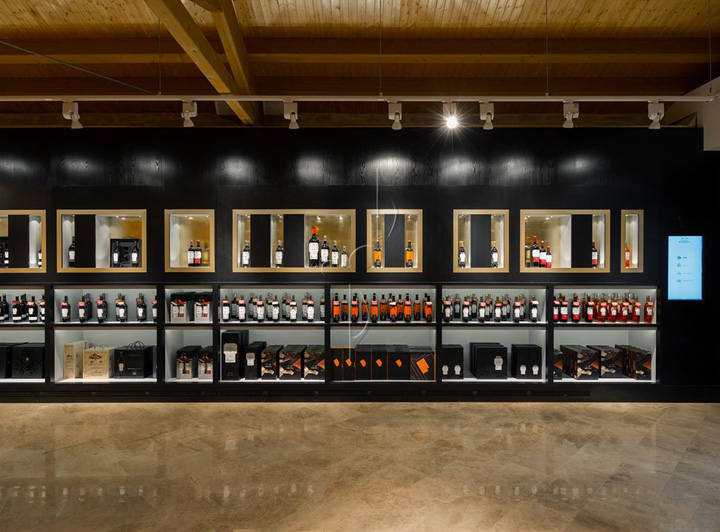 26_Marques-de-Riscal-flagship-store-by-Marketing-Jazz-Alava-Spain-05.jpg