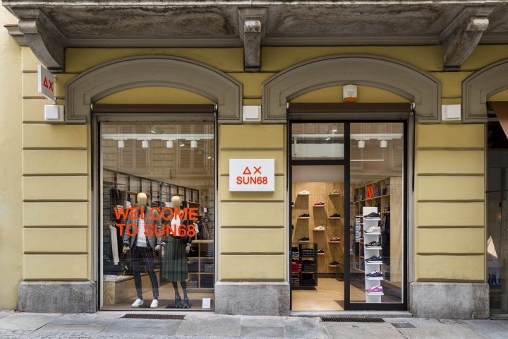 32_New-stores-for-Sun68-by-C-P-Architetti-Torino-Trieste-Italy13.jpg