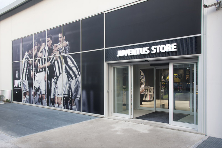 25_Juventus-store-by-Lisa-Rambaldi-Turin-12.jpg