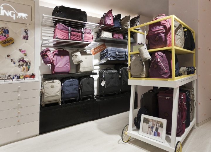 29_Kipling-store-by-UXUS-London-10.jpg