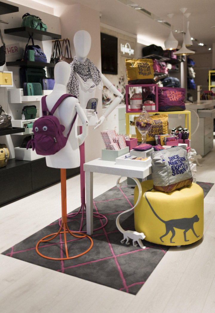 35_Kipling-store-by-UXUS-London-04.jpg