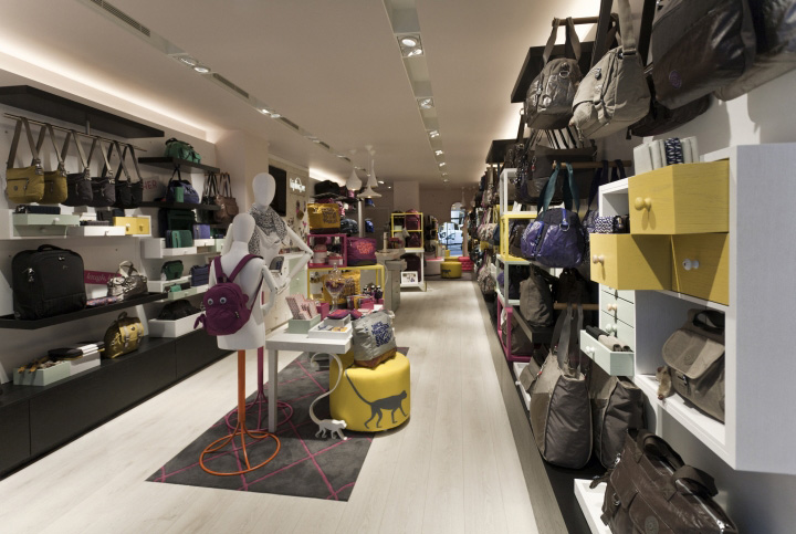 37_Kipling-store-by-UXUS-London-02.jpg