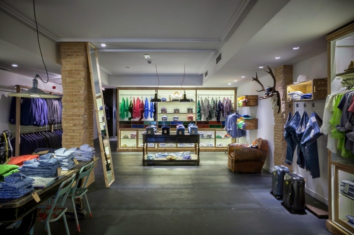 25_Lander-Urquijo-Concept-Store-Madrid-Spain-10.jpg