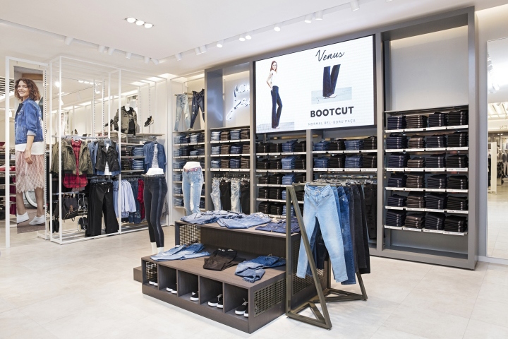 10_LC-Waikiki-store-by-Dalziel-Pow-Istanbul-Turkey-1.jpg