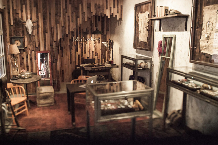 23_Left-House-store-at-Abbot-Kinney-Blvd-Venice-California-04.jpg