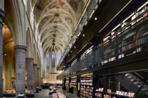 8_Bookstore-Selexyz-Dominicanen-by-Merkx-Girod-300x200.jpg