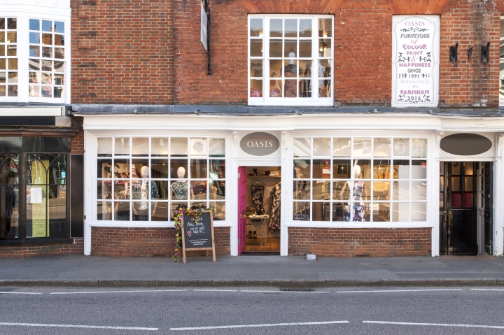 24_Little-House-of-Oasis-store-by-Dalziel-Pow-Farnham-United-Kingdom08.jpg