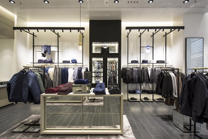11_Liujo-uomo-premium-by-Christopher-Ward-in-IKEA-dept-Store-Brescia-Italy.jpg