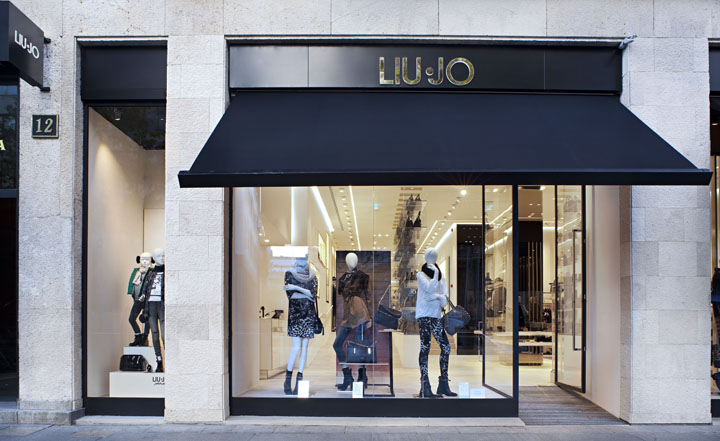 29_LIU-JO-store-by-Christopher-Goldman-Ward-Madrid-Spain-17-.jpg