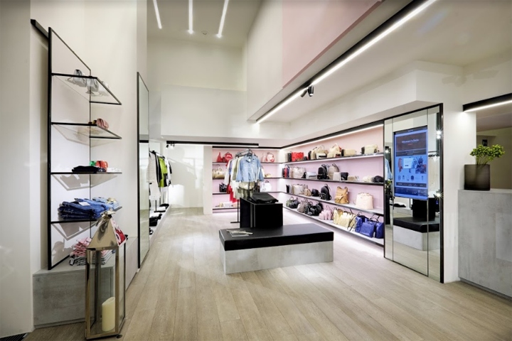 10_MAXIMILIAN-Basic-store-by-Bartolini-Lanzi-Architects-Merano-Italy.jpg
