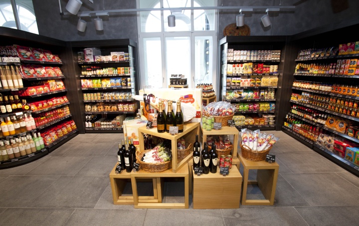 9_MERKUR-High-market-flagship-store-Vienna.jpg