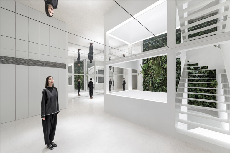 8_Mirror-Garden-store-by-ARCHSTUDIO-01-780x520.png