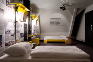 6_Superbude-II-hotel-hostel-by-Dreimeta-Hamburg-Germany-300x200.jpg