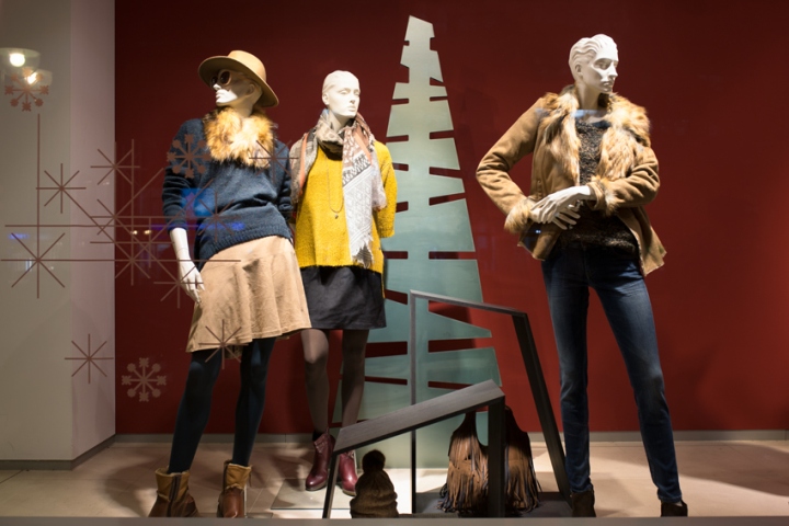 26_Modehaus-Zinser-XMAS-2015-Windows-by-DESIGNPLUS-Germany-07.jpg