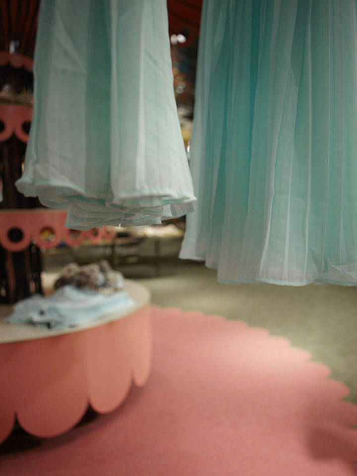 17_Monki-store-by-Electric-Dreams-London-06.jpg