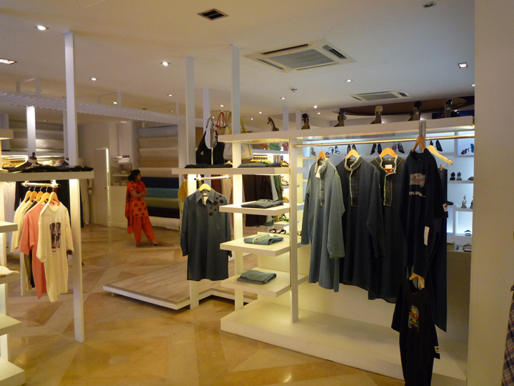 15_Nishat-Linen-flagship-store-Adeel-Mumtaz-Lahore-04.jpg