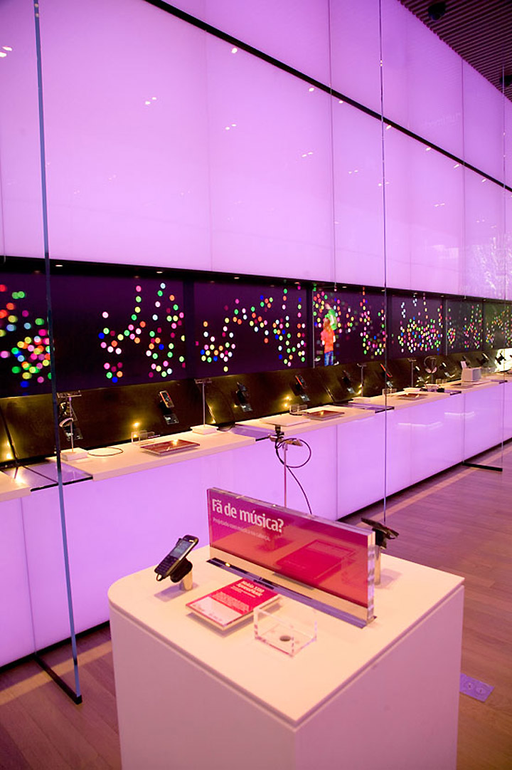 16_Nokia-flagship-store-by-Eight-Inc-Sao-Paulo-06.jpg
