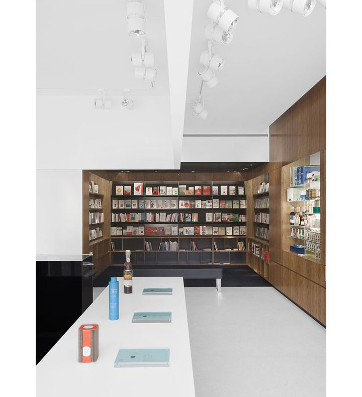 19_Okinaha-Store-Interior-by-Coast-and-As-Built-Architects-03.jpg