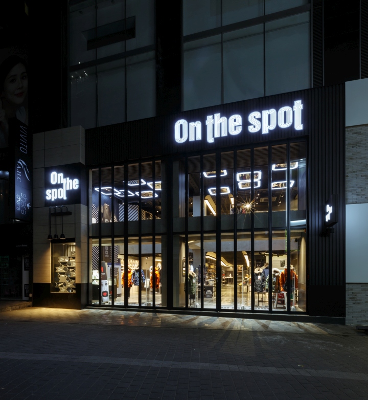 33_On-the-Spot-Store-by-Kiyeni-Taw-Design-Group-Seoul-South-Korea-22.jpg