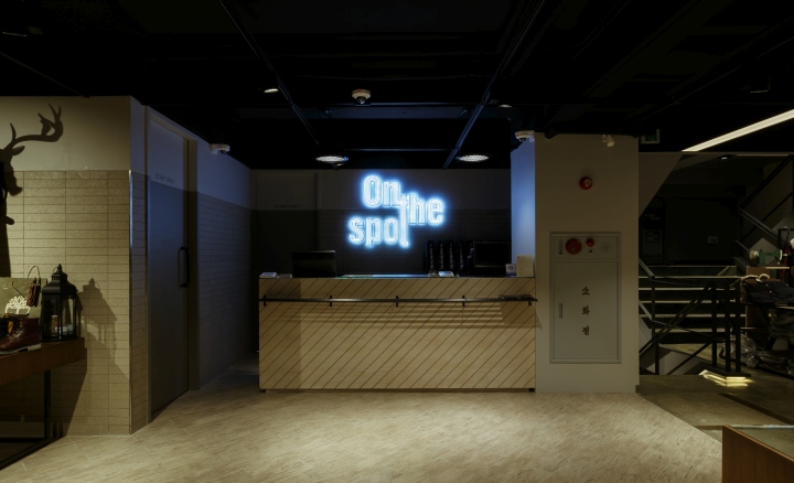 41_On-the-Spot-Store-by-Kiyeni-Taw-Design-Group-Seoul-South-Korea-14.jpg