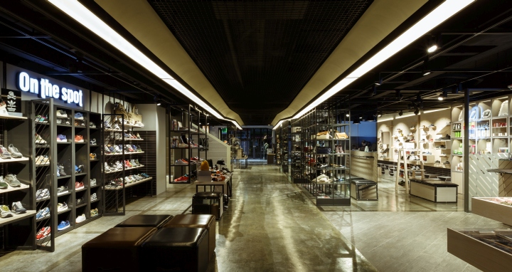 49_On-the-Spot-Store-by-Kiyeni-Taw-Design-Group-Seoul-South-Korea-06.jpg