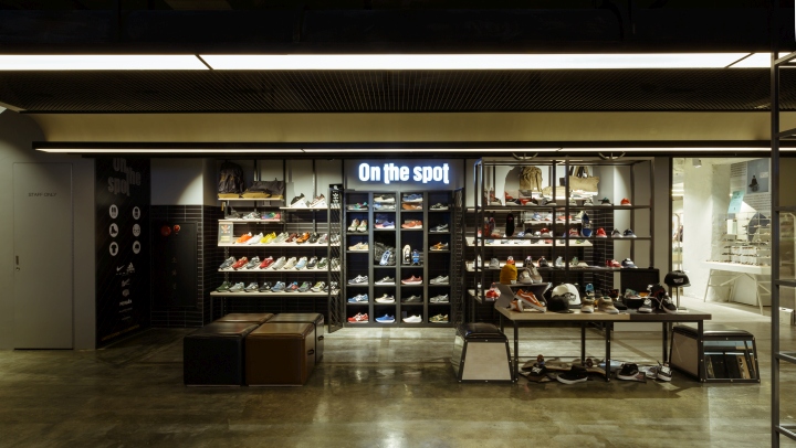 51_On-the-Spot-Store-by-Kiyeni-Taw-Design-Group-Seoul-South-Korea-04.jpg