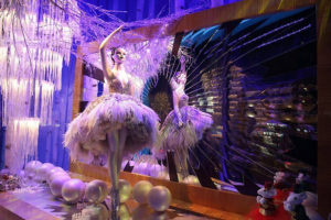 7_Harrods-White-Christmas-windows-2014-London-UK-300x200.jpg