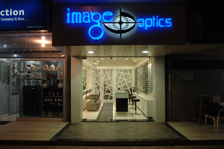 19_Optic-store-by-studio-7-designs-Vadodara-India-08.jpg