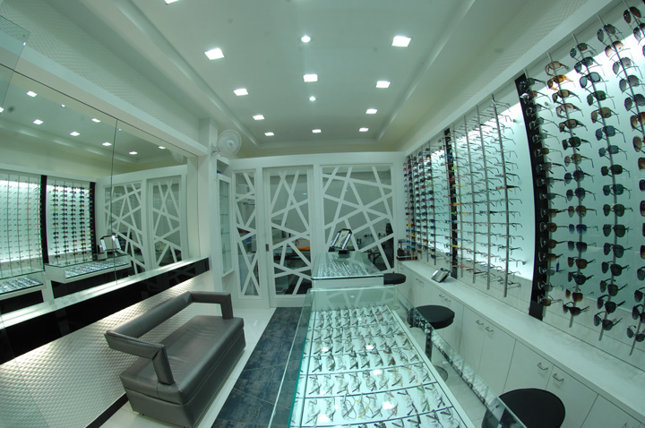 24_Optic-store-by-studio-7-designs-Vadodara-India-03.jpg
