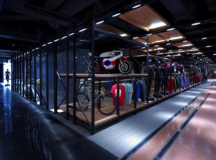 20_Pirelli-PZero-flagship-store-Milano-Italy-03.jpg