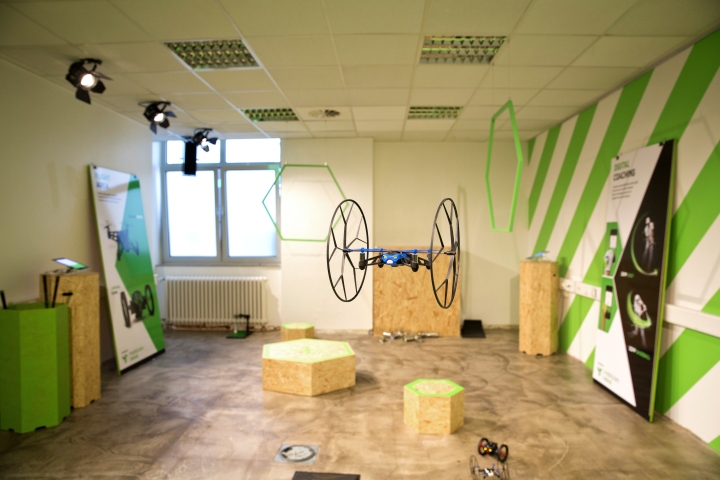 24_mobilcom-debitel-pop-up-store-by-Preussisch-Portugal-Hamburg-Germany-09.jpg
