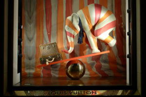 8_Louis-Vuitton-Circus-windows-Paris-300x200.jpg