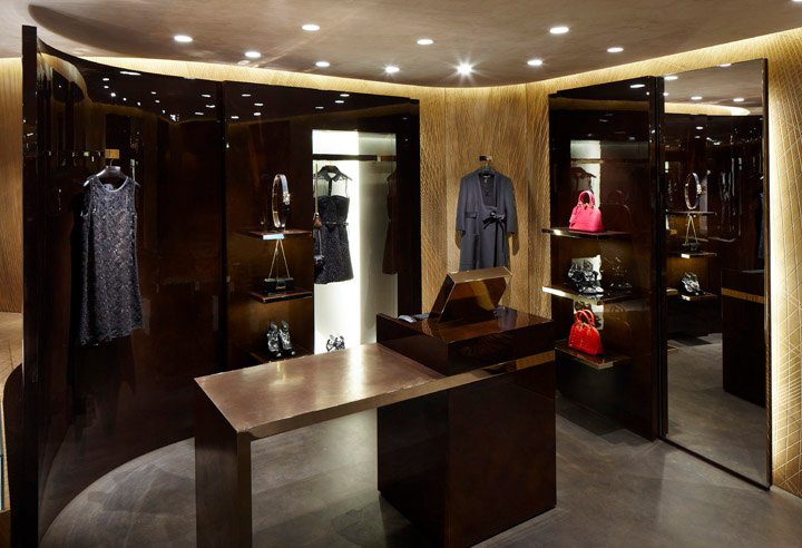 10_Louis-Vuitton-Pop-Up-store-2011-Cannes-03.jpg