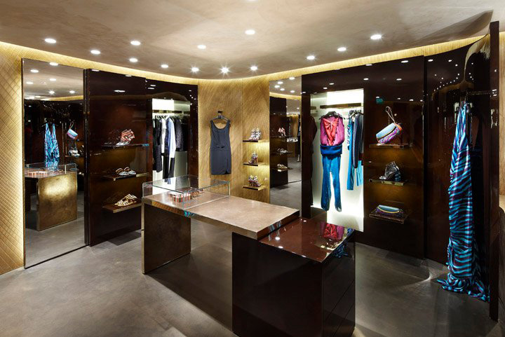 9_Louis-Vuitton-Pop-Up-store-2011-Cannes-02.jpg