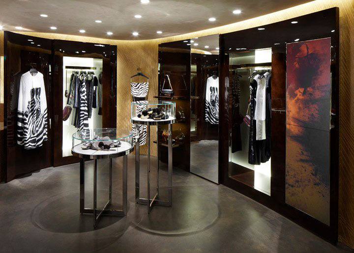 12_Louis-Vuitton-Pop-Up-store-2011-Cannes-05.jpg