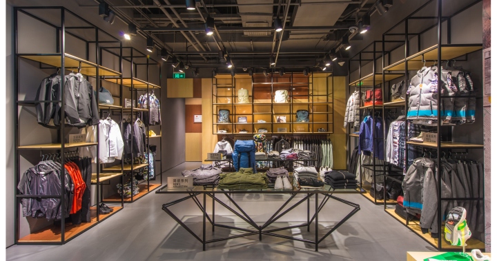17_PUMAs-black-label-stores-by-Plajer-Franz-Studio-Bejing-China-and-Osaka-Japan02.jpg